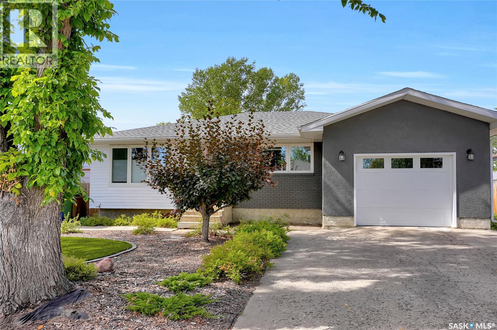 Photo 3 of 66 Kennedy Crescent, Regina SK
