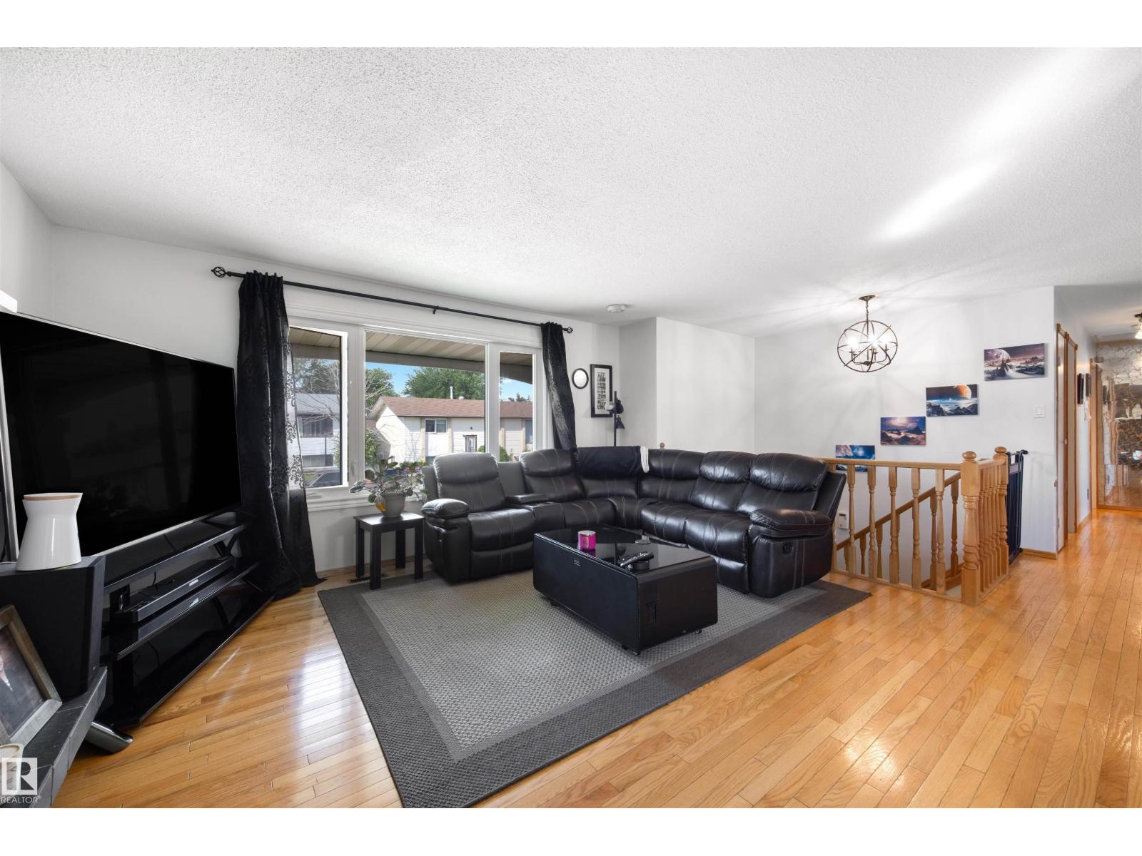 Photo 6 of 11415 148 Av Nw, Edmonton AB
