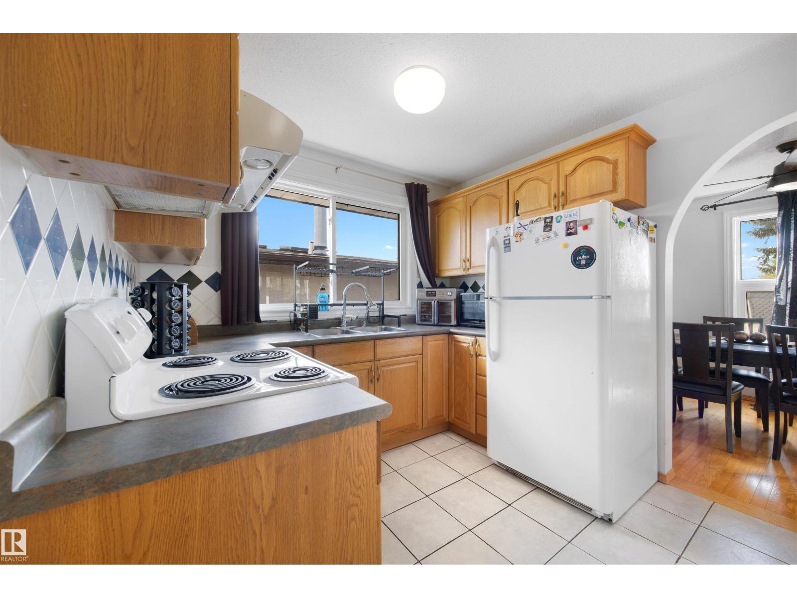 Photo 8 of 11415 148 Av Nw, Edmonton AB