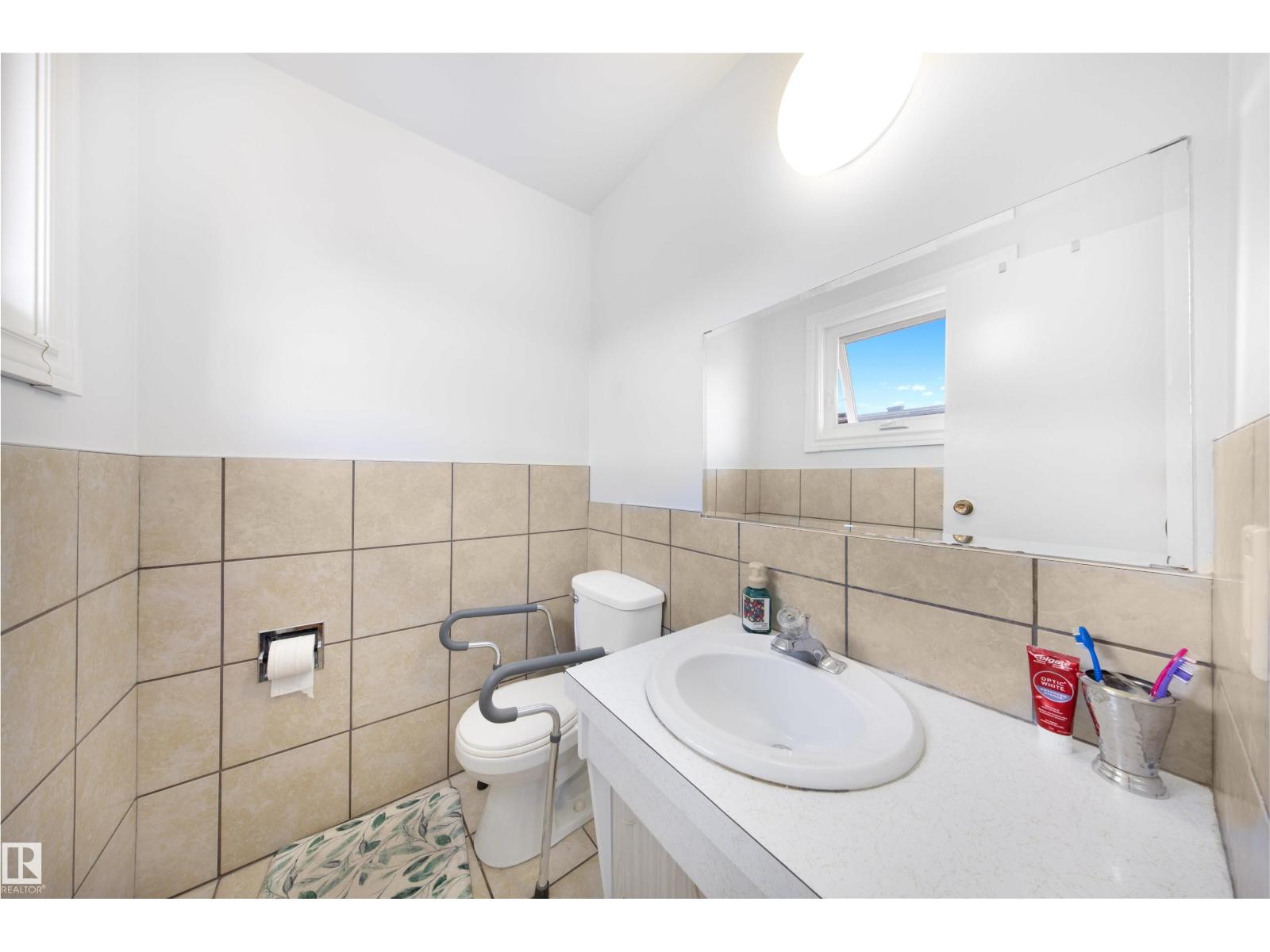 Photo 14 of 11415 148 Av Nw, Edmonton AB