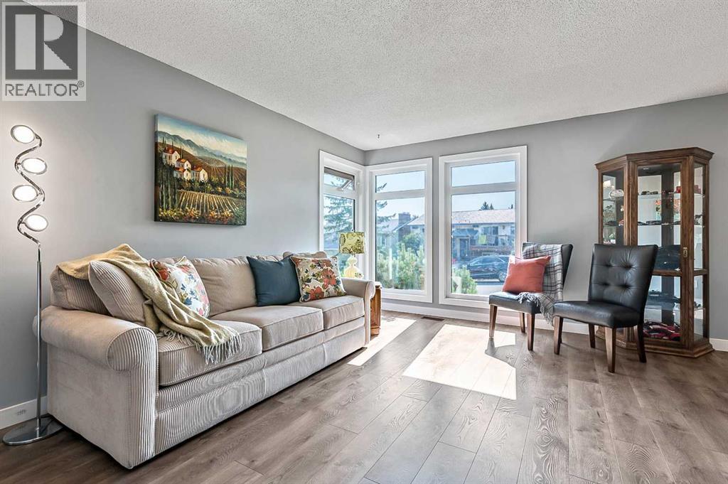 Single Family House 4 Level for Sale in  Beaconsfield Way NW Beddington Heights Calgary 