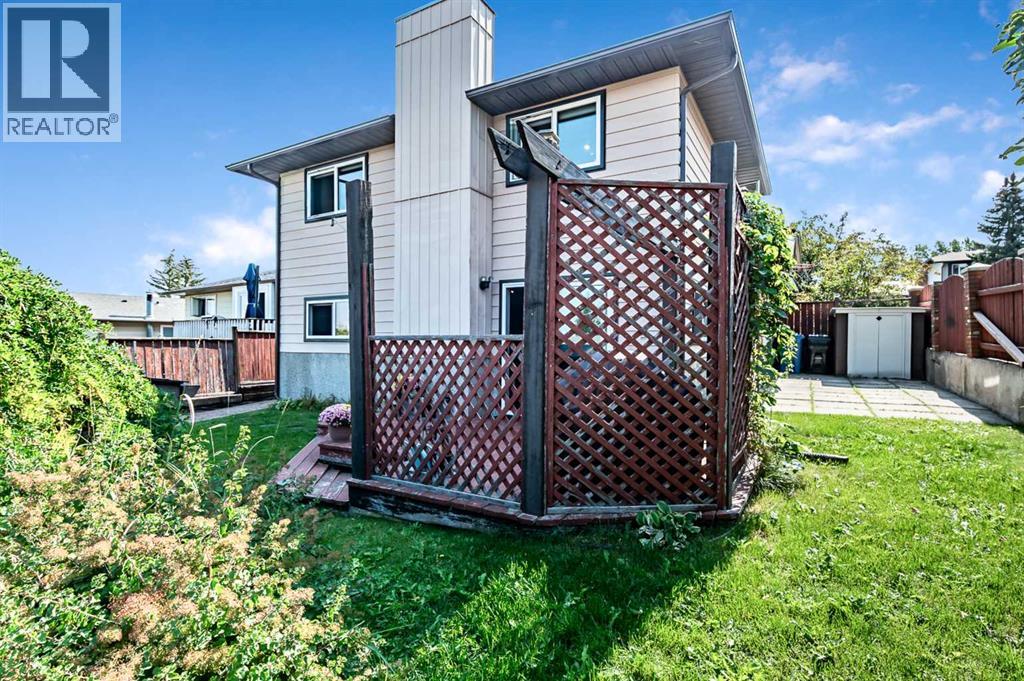 Single Family House 4 Level for Sale in  Beaconsfield Way NW Beddington Heights Calgary 