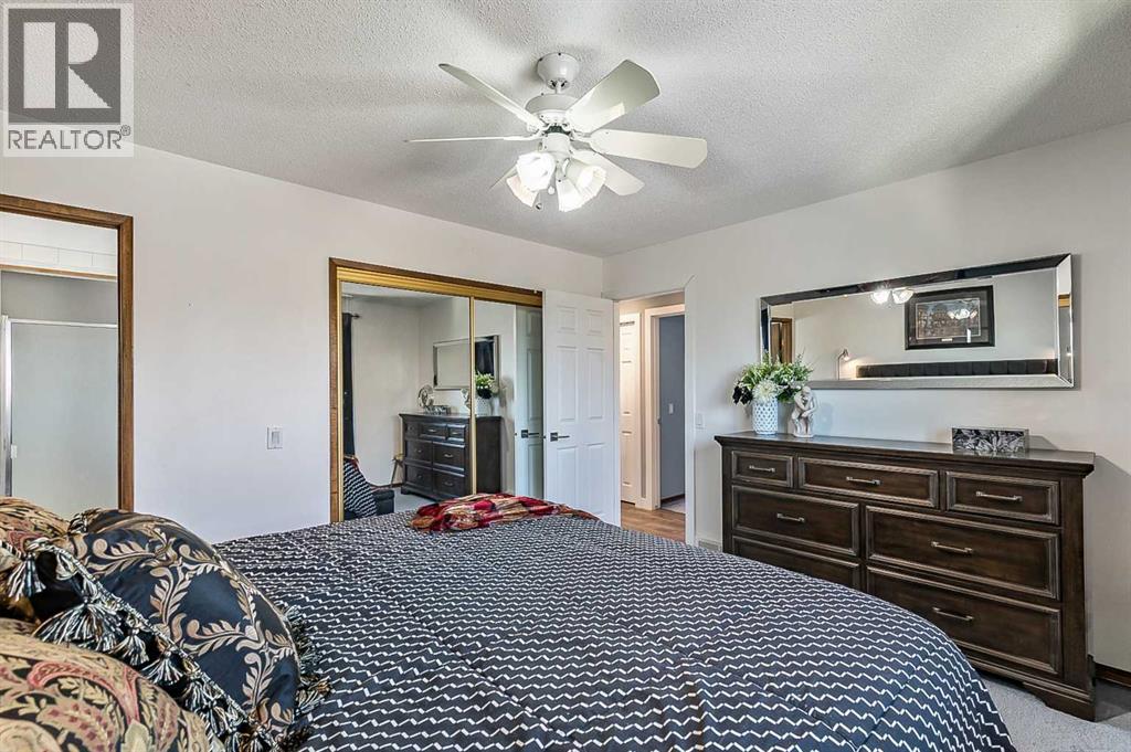 Single Family House 4 Level for Sale in  Beaconsfield Way NW Beddington Heights Calgary 