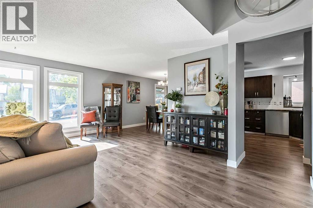 Single Family House 4 Level for Sale in  Beaconsfield Way NW Beddington Heights Calgary 