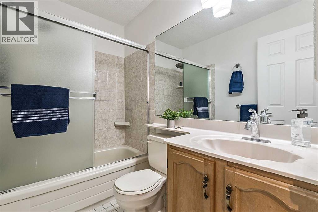 Single Family House 4 Level for Sale in  Beaconsfield Way NW Beddington Heights Calgary 