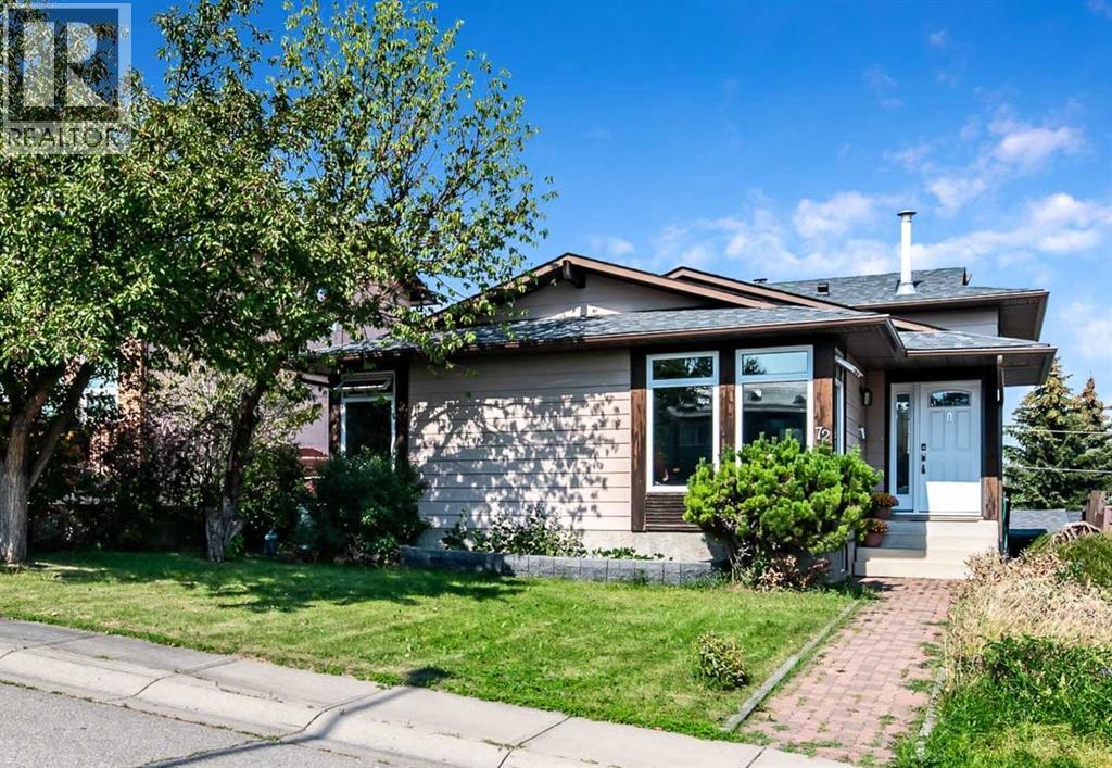 Single Family House 4 Level for Sale in  Beaconsfield Way NW Beddington Heights Calgary 