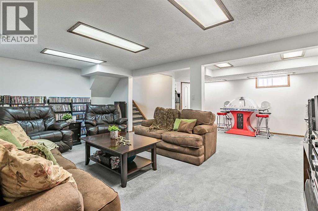 Single Family House 4 Level for Sale in  Beaconsfield Way NW Beddington Heights Calgary 