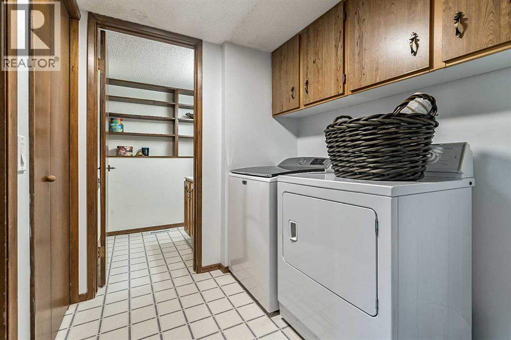 Single Family House 4 Level for Sale in  Beaconsfield Way NW Beddington Heights Calgary 