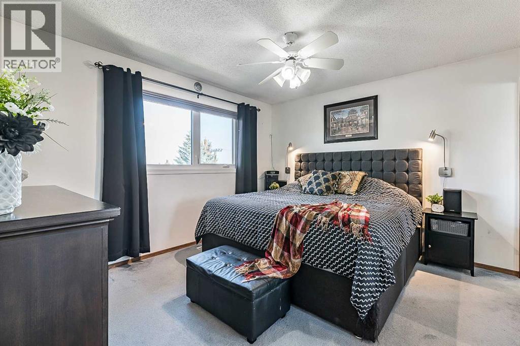 Single Family House 4 Level for Sale in  Beaconsfield Way NW Beddington Heights Calgary 