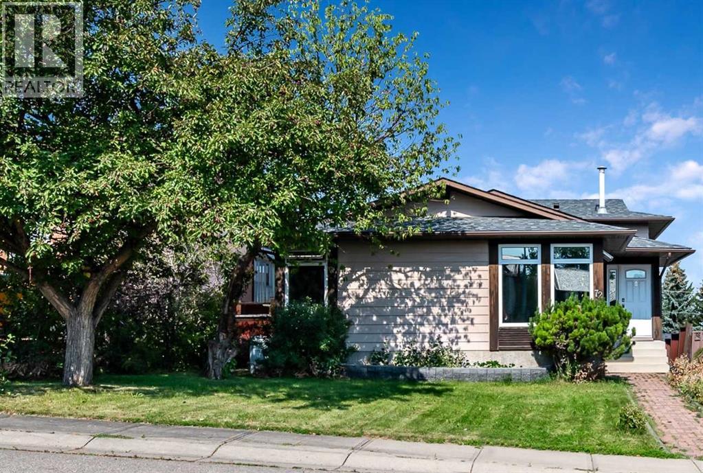 Single Family House 4 Level for Sale in  Beaconsfield Way NW Beddington Heights Calgary 