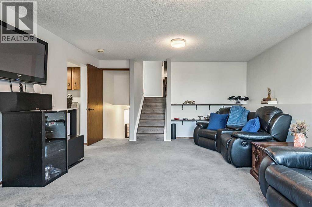 Single Family House 4 Level for Sale in  Beaconsfield Way NW Beddington Heights Calgary 