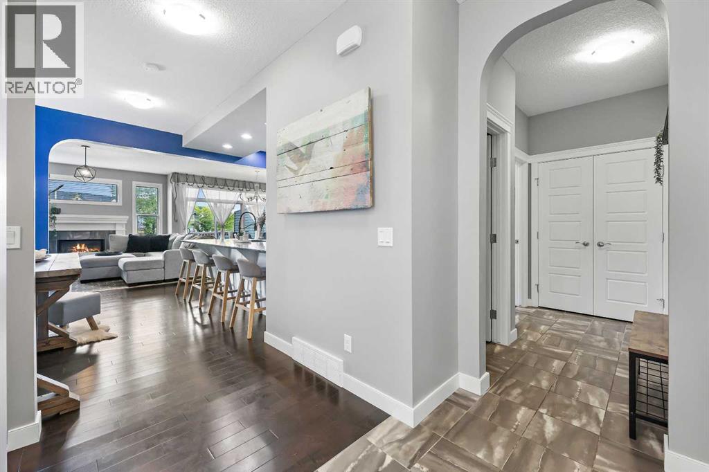 Photo 3 of 49 Evansglen Mews Nw, Calgary AB