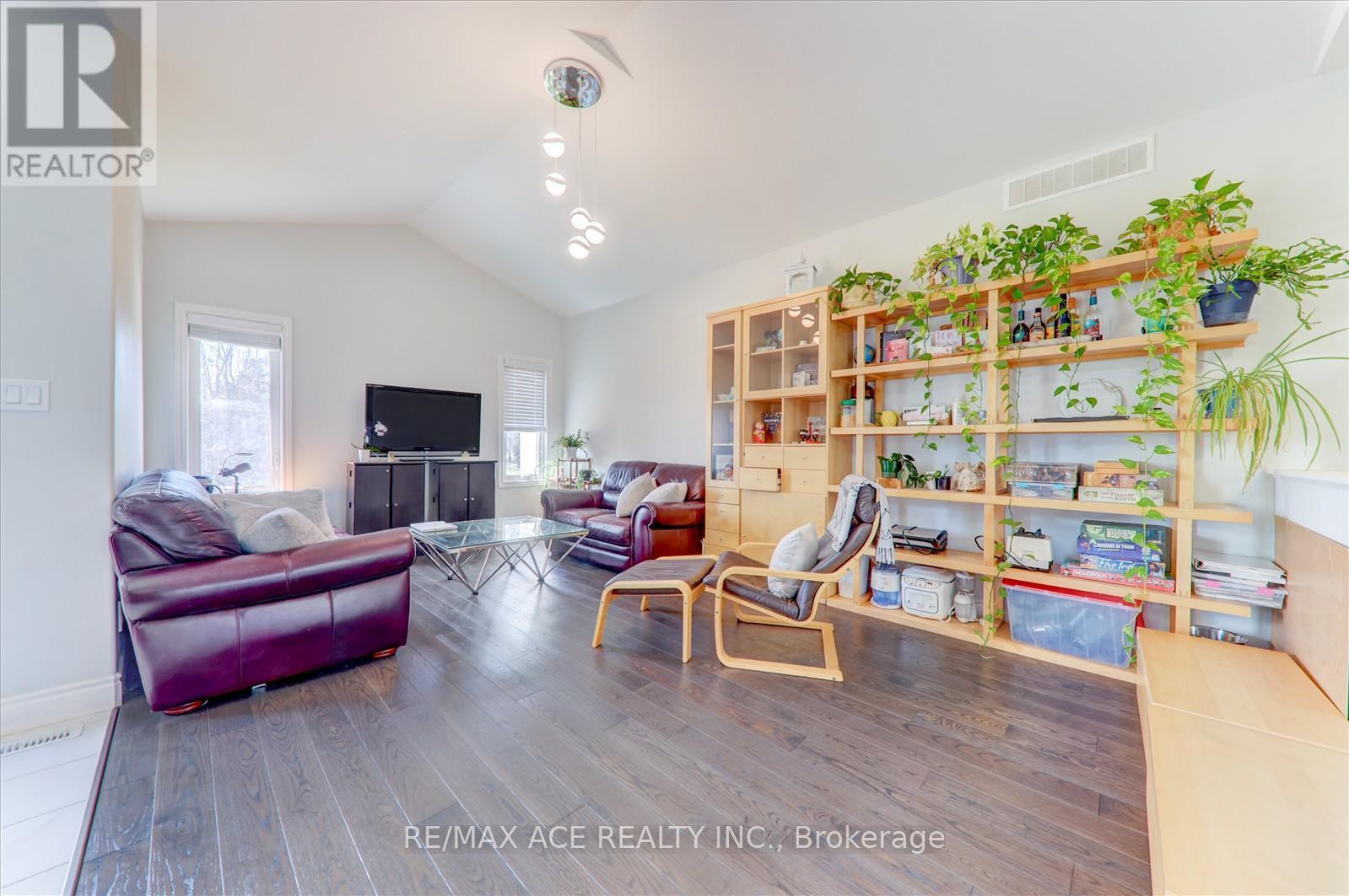 Photo 13 of 49 Covington Crescent, Belleville ON