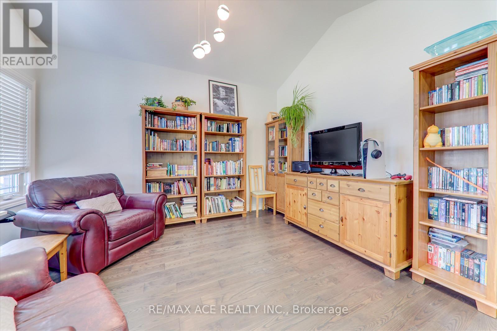 Photo 7 of 49 Covington Crescent, Belleville ON