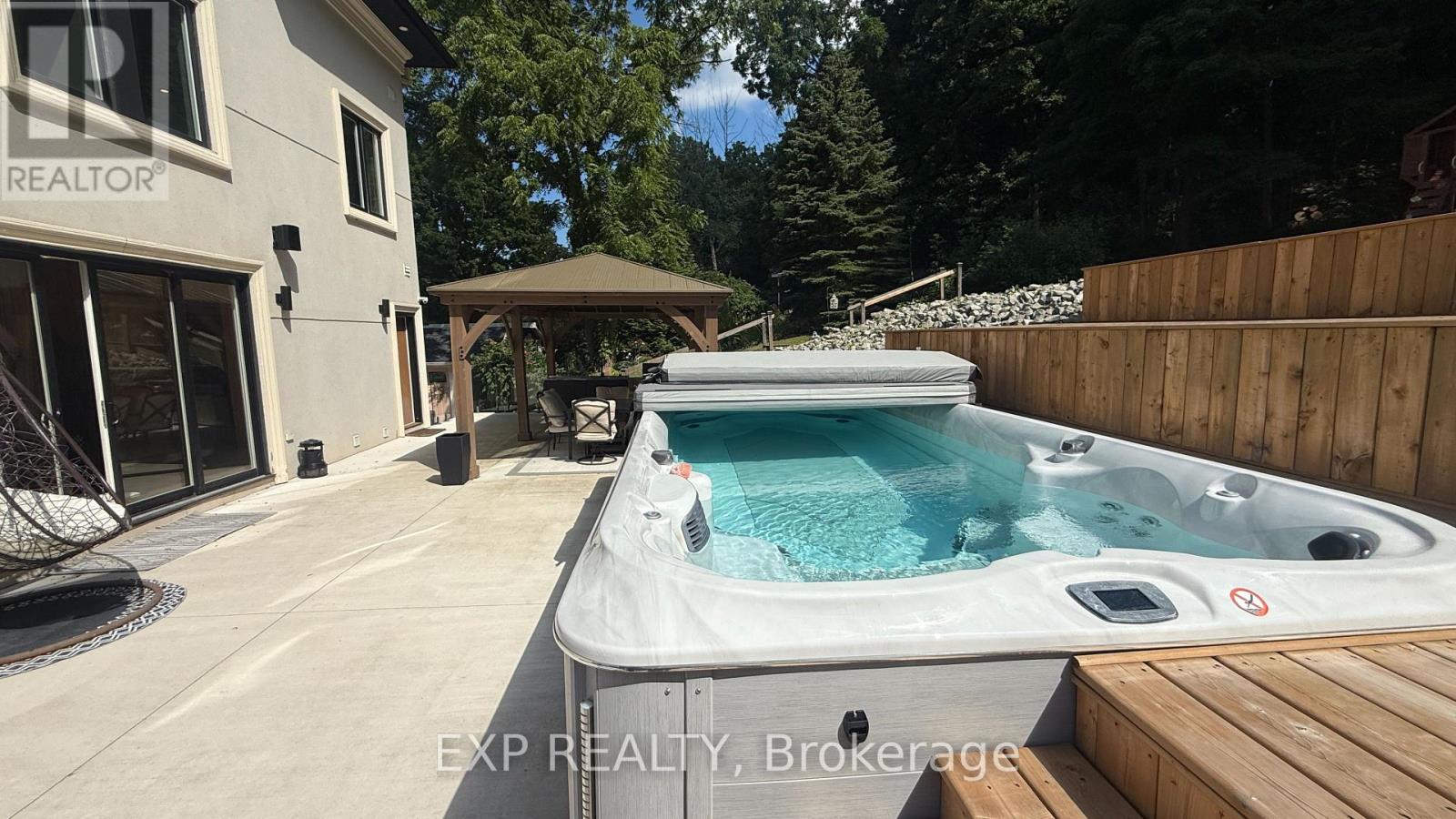 Photo 14 of B 237 Main Street W, Grimsby ON