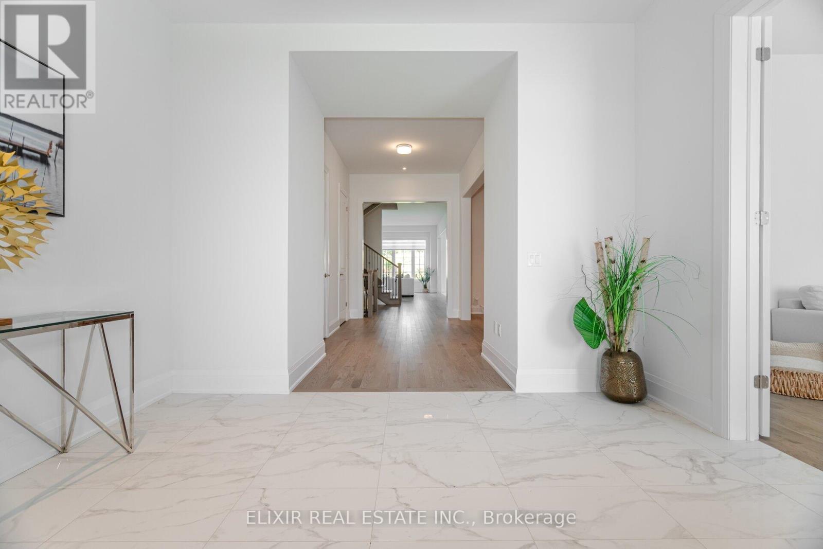 Photo 8 of 33 Sculpture Garden Lane, Vaughan ON