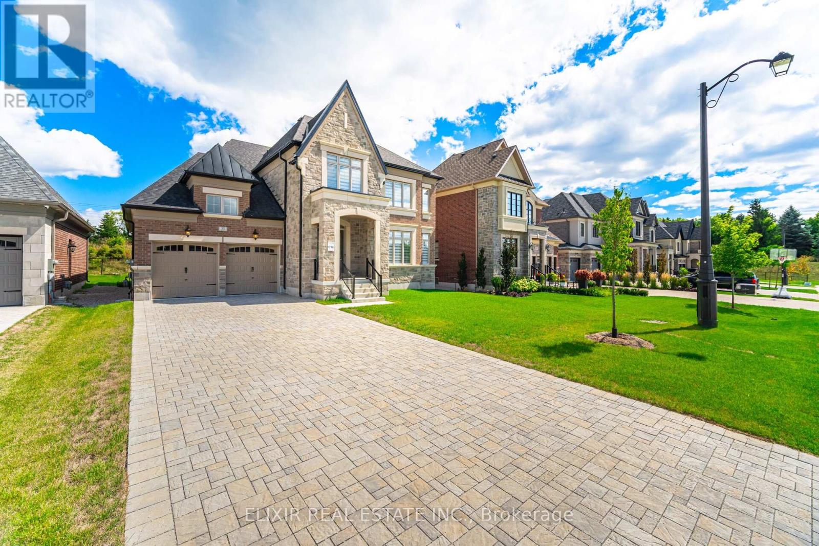 Photo 3 of 33 Sculpture Garden Lane, Vaughan ON