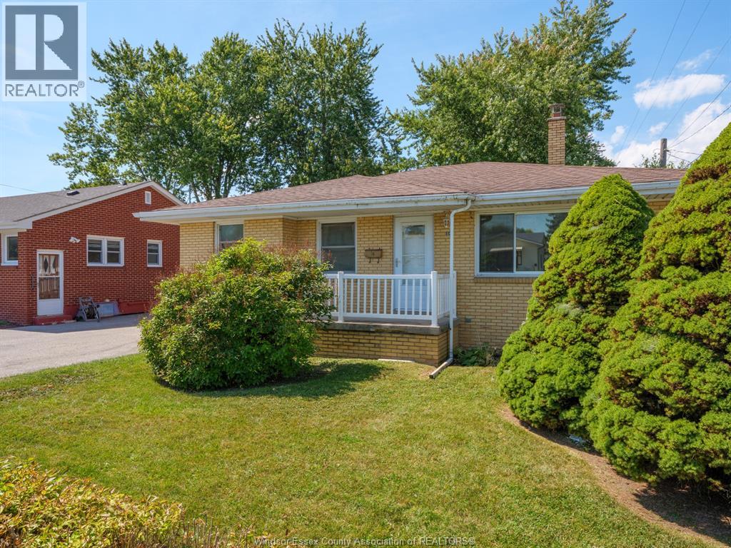 Photo 1 of 14 Fryer Street, Amherstburg ON