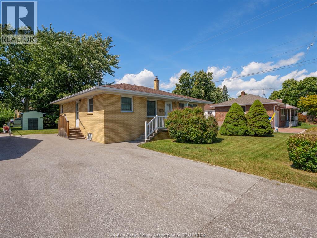 Photo 3 of 14 Fryer Street, Amherstburg ON