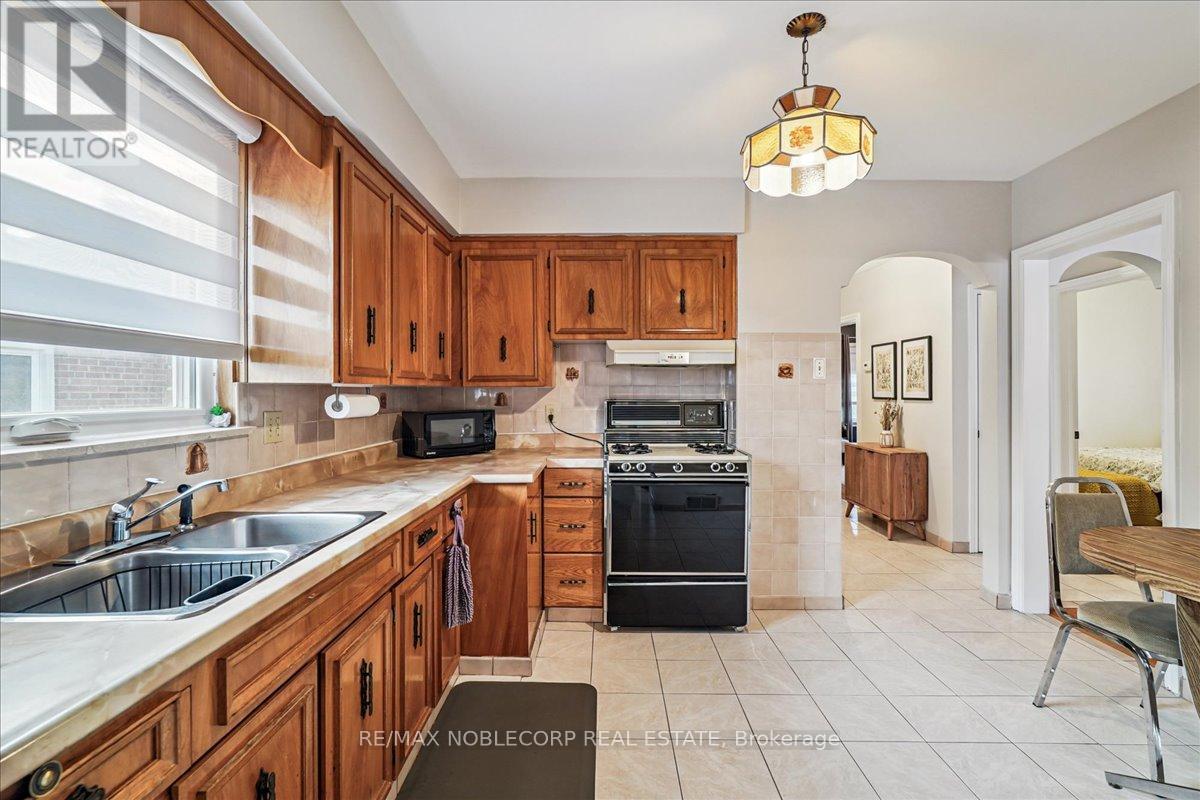 Photo 14 of 65 Exbury Road, Toronto ON
