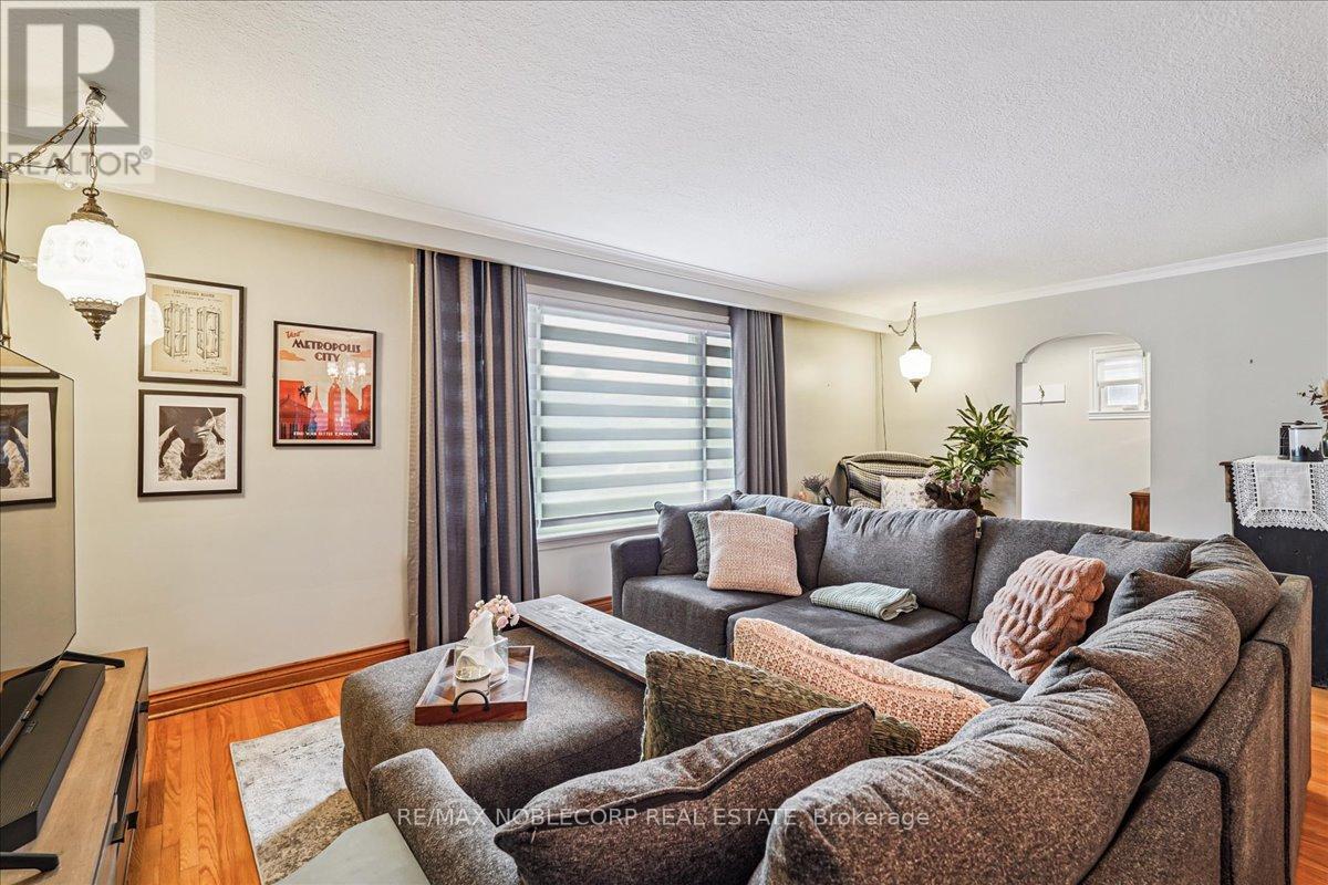 Photo 13 of 65 Exbury Road, Toronto ON