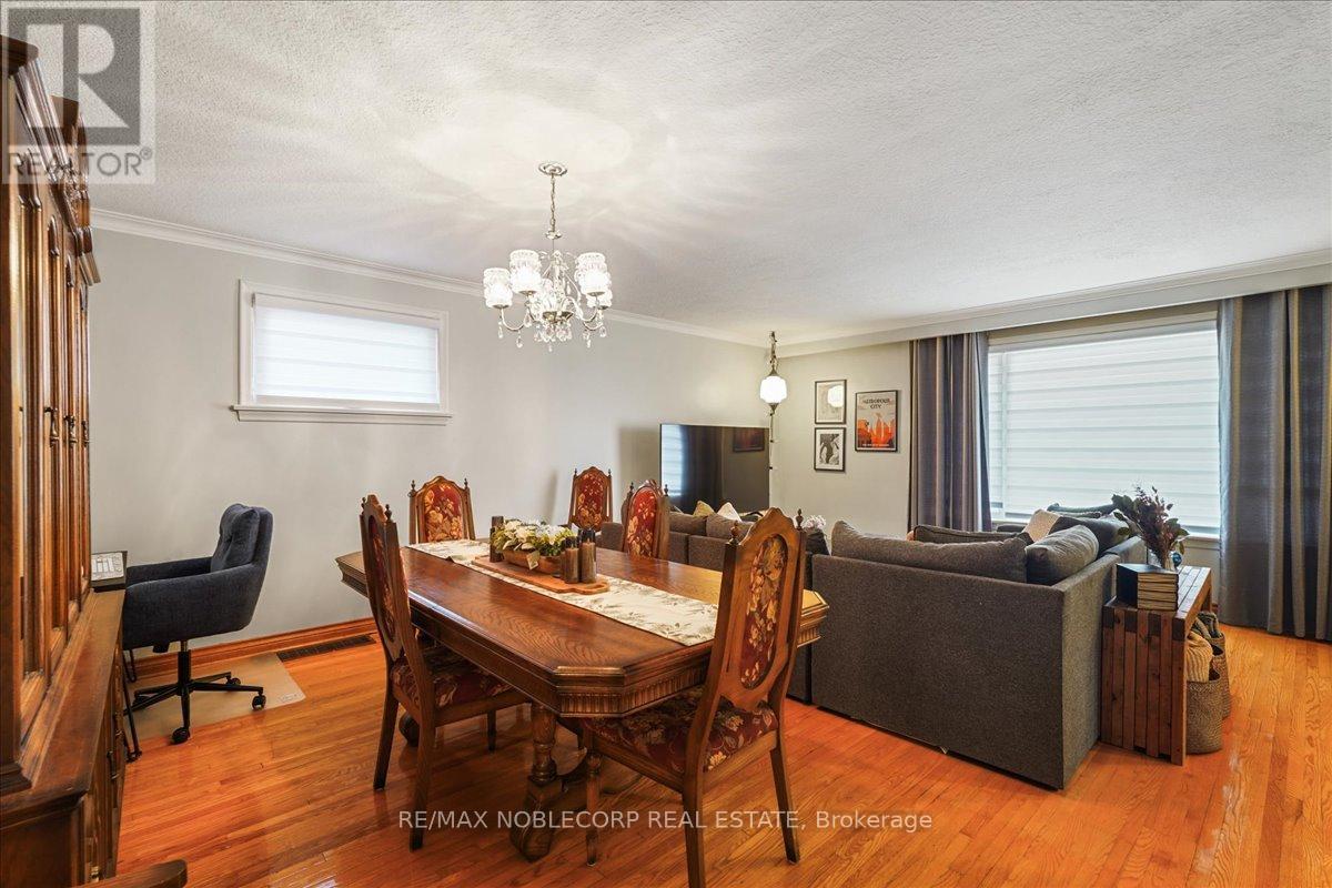 Photo 11 of 65 Exbury Road, Toronto ON