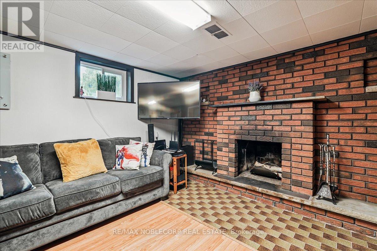 Photo 35 of 65 Exbury Road, Toronto ON