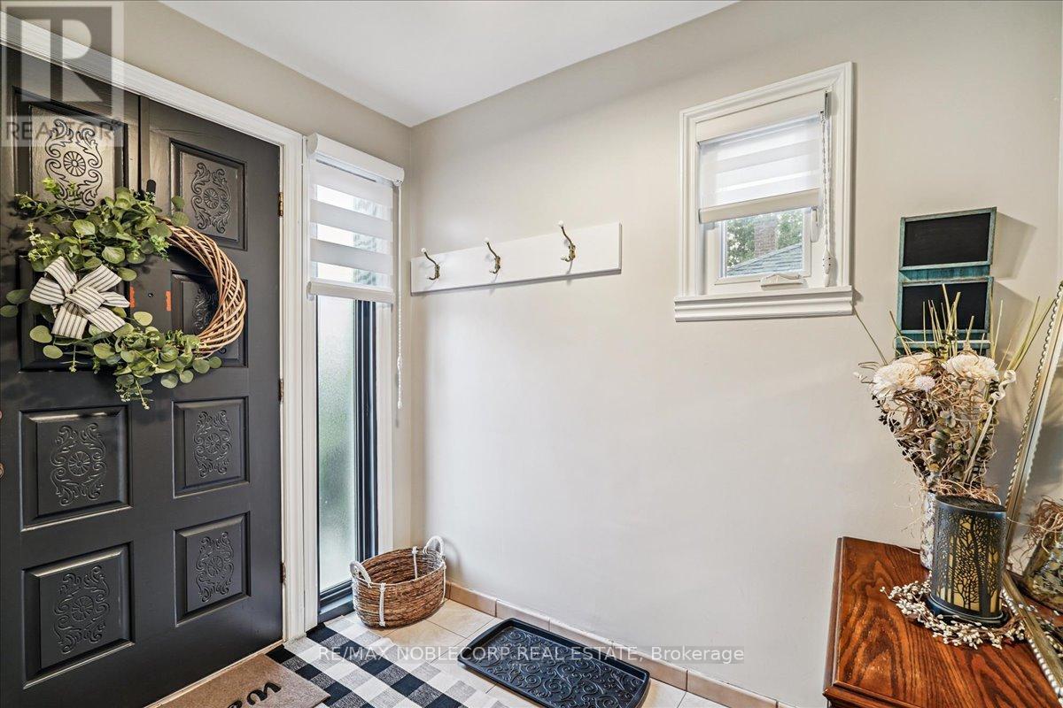 Photo 5 of 65 Exbury Road, Toronto ON