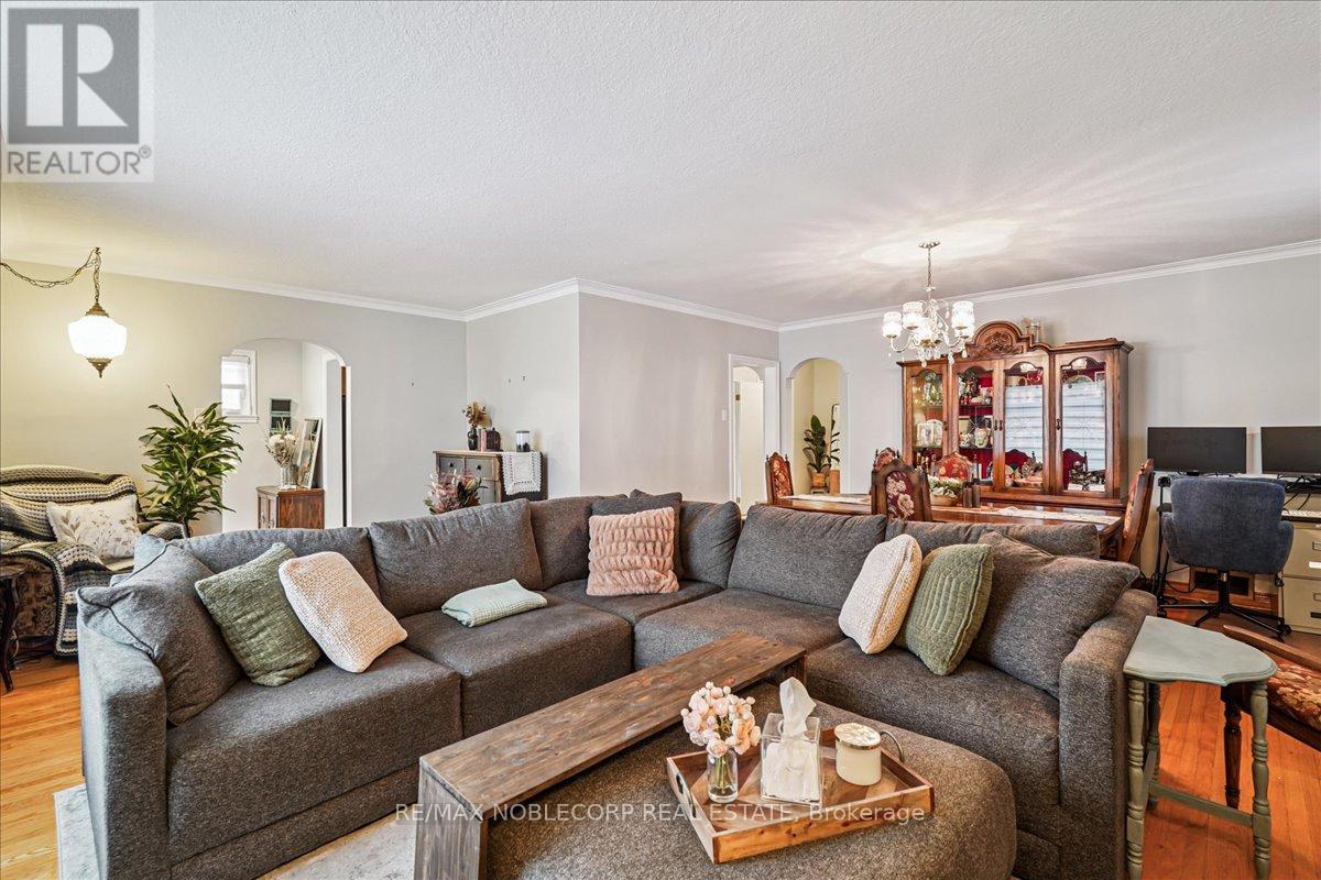 Photo 8 of 65 Exbury Road, Toronto ON