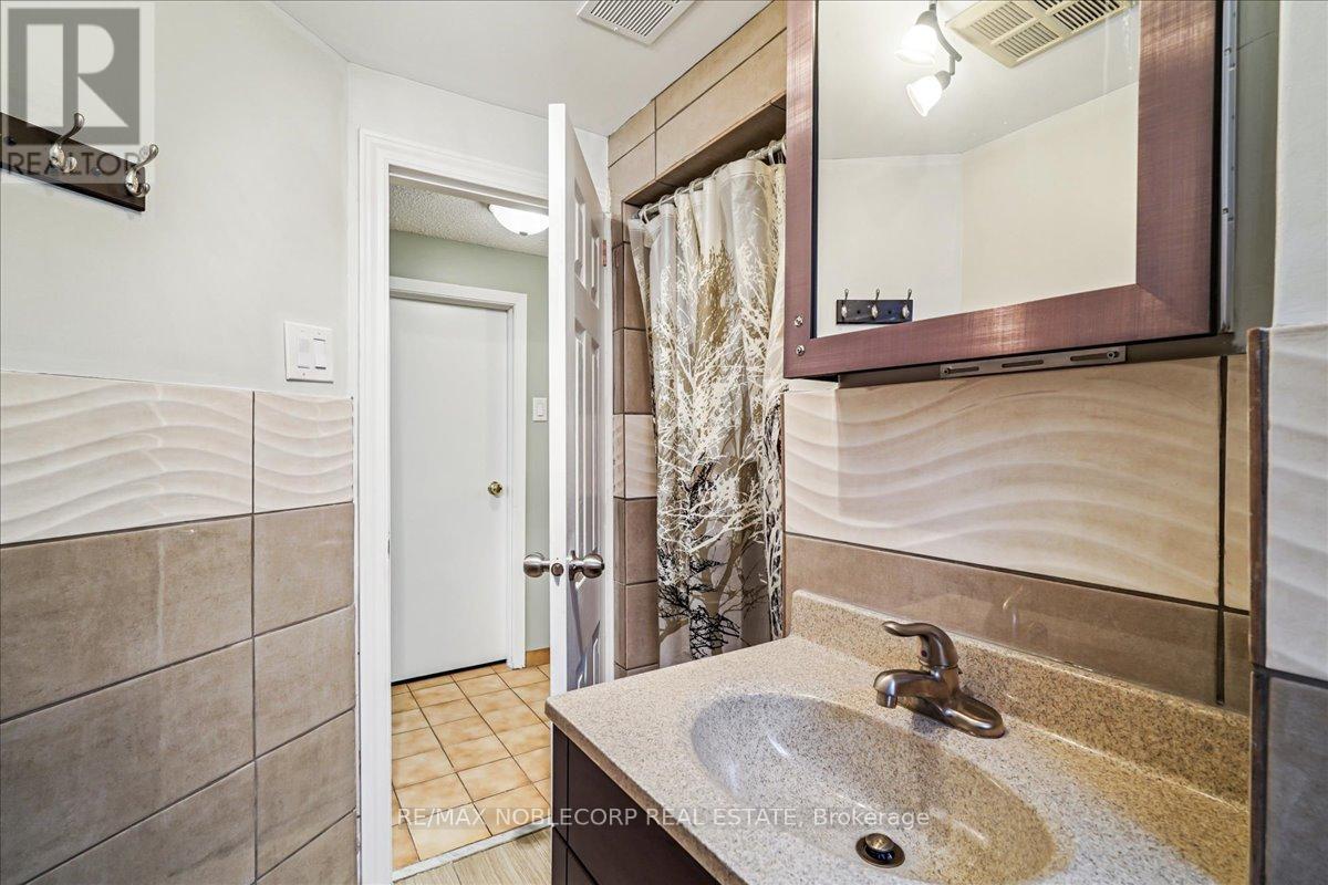 Photo 38 of 65 Exbury Road, Toronto ON
