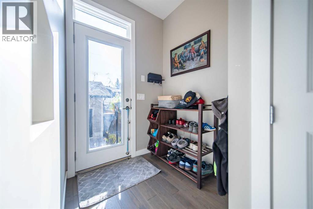 Photo 18 of 3524 41 Street Sw, Calgary AB
