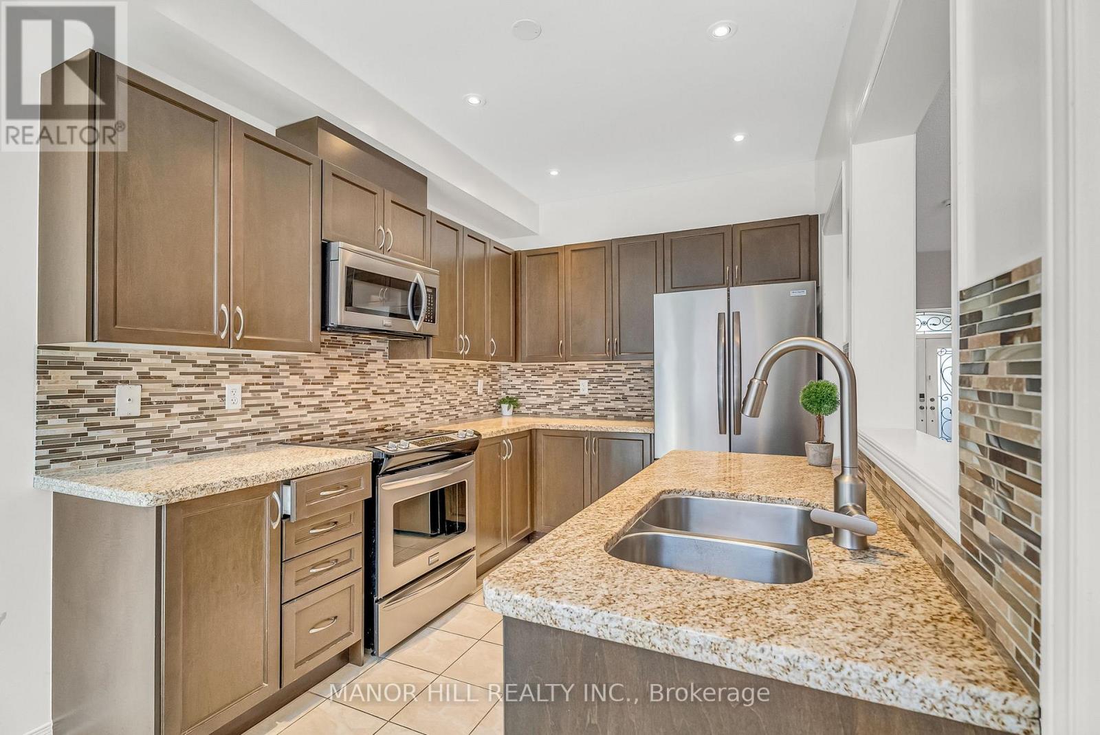 Photo 18 of 58 Big Hill Crescent, Vaughan ON