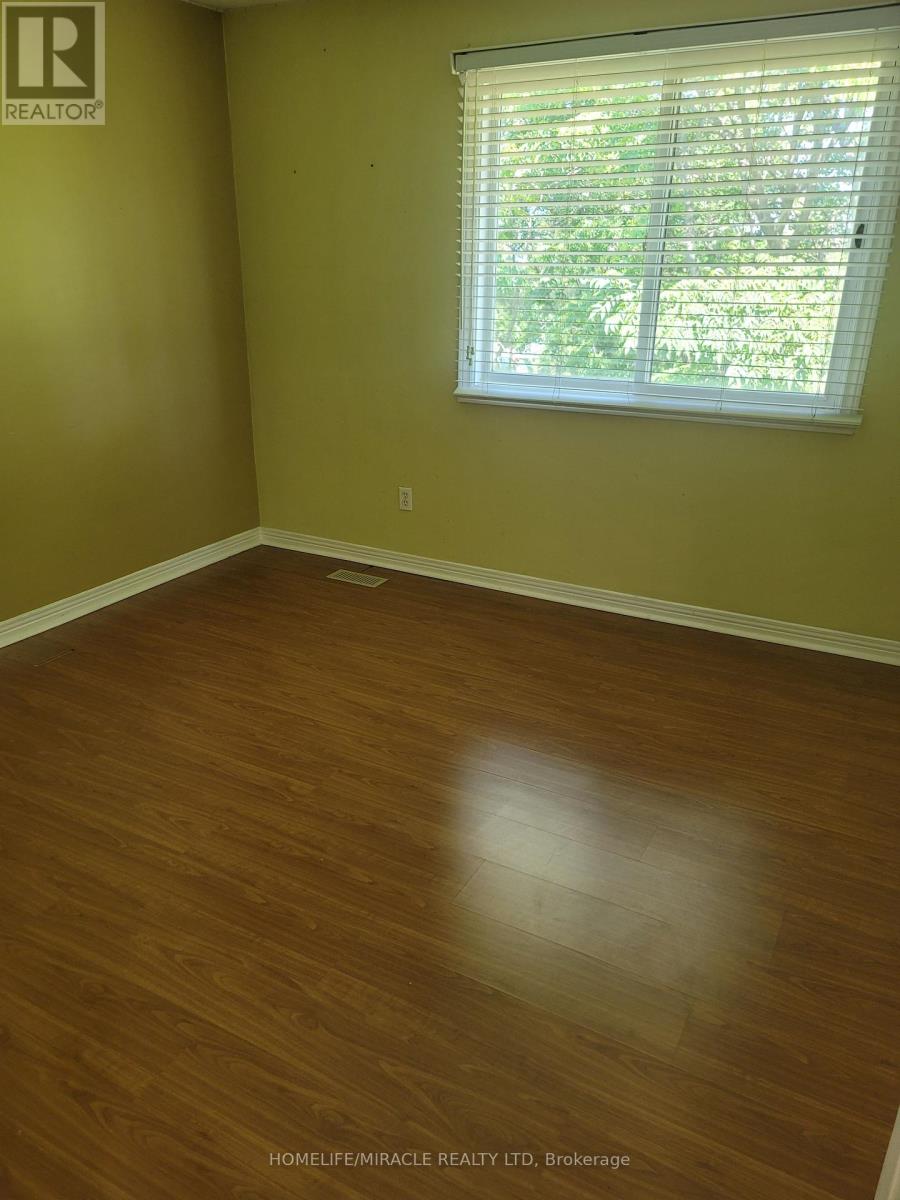 Photo 14 of 696 Penny Lane, Burlington ON