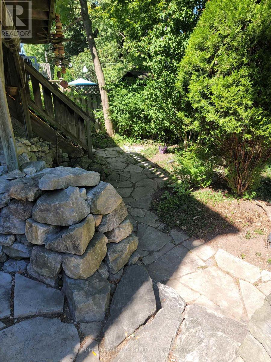 Photo 7 of 696 Penny Lane, Burlington ON