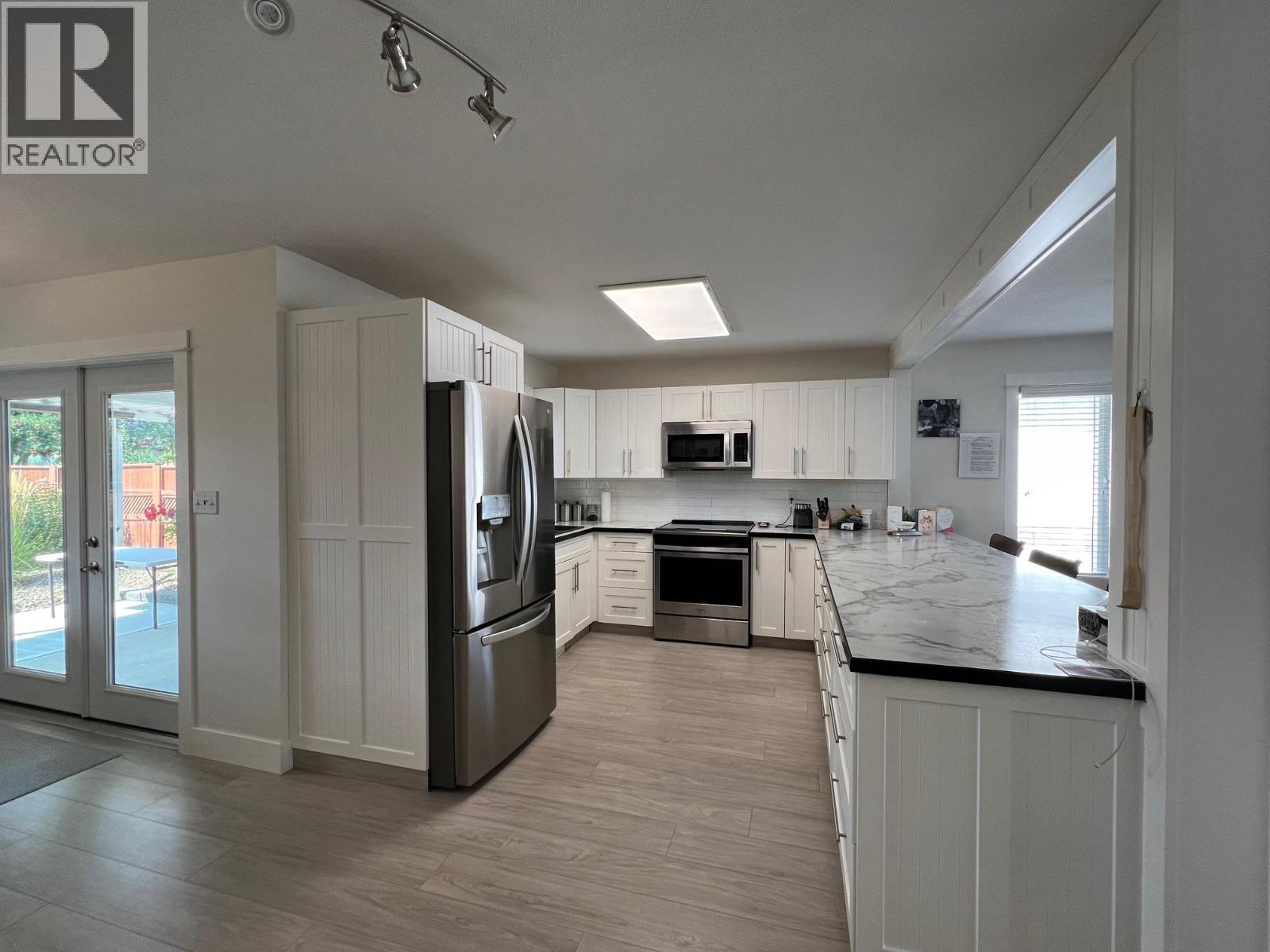 Photo 4 of 821 8th Avenue, Vernon BC