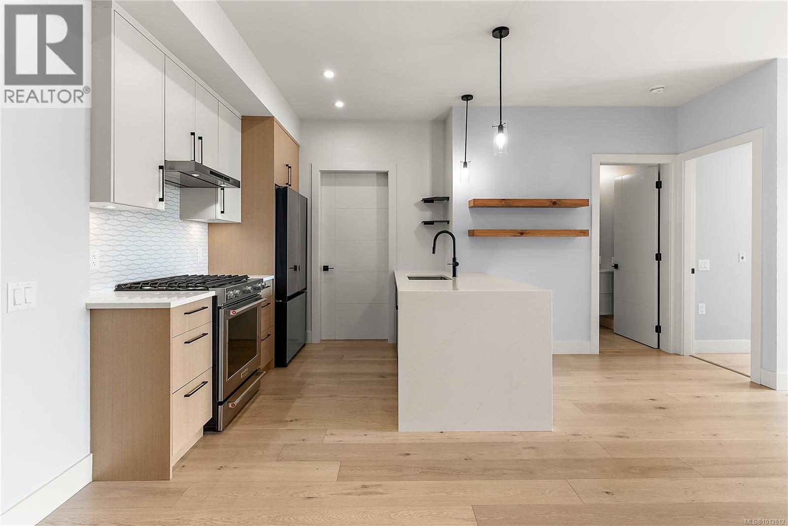 Photo 10 of 202 9818 Fourth St, Sidney BC