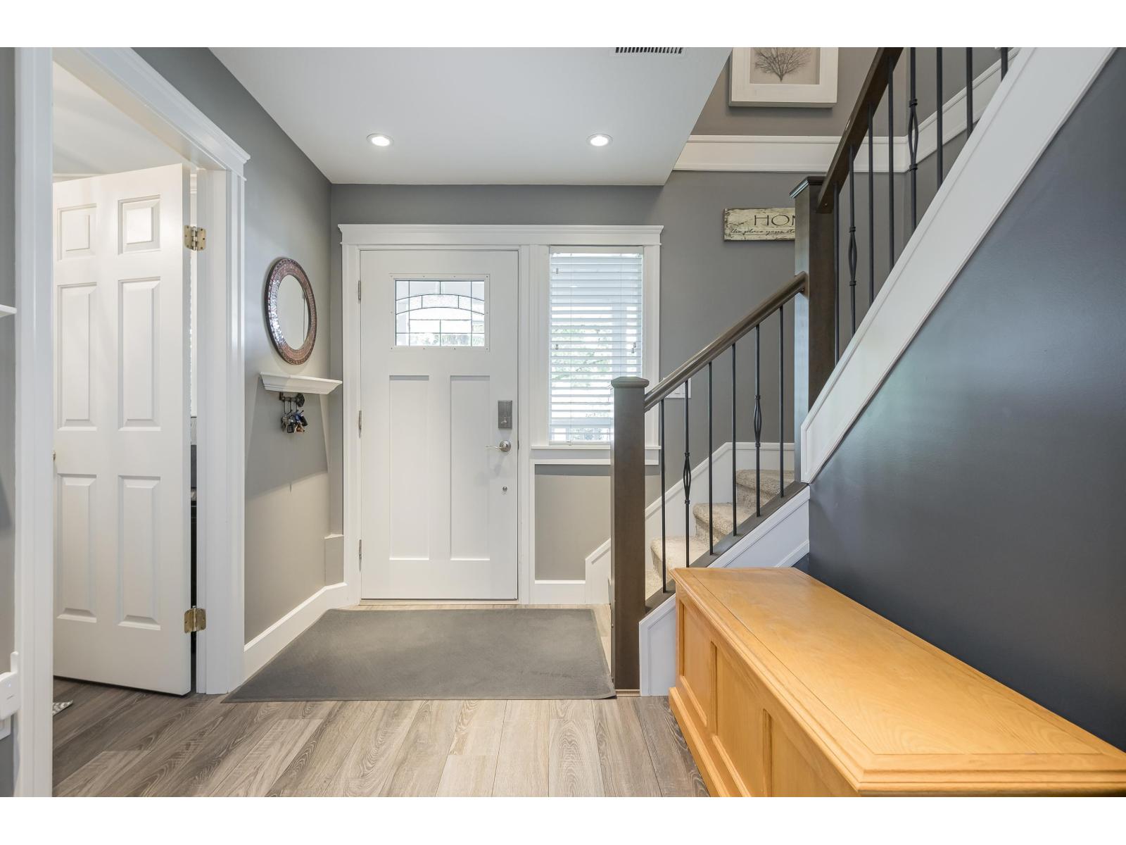 Photo 4 of 21242 94 B Avenue, Langley BC