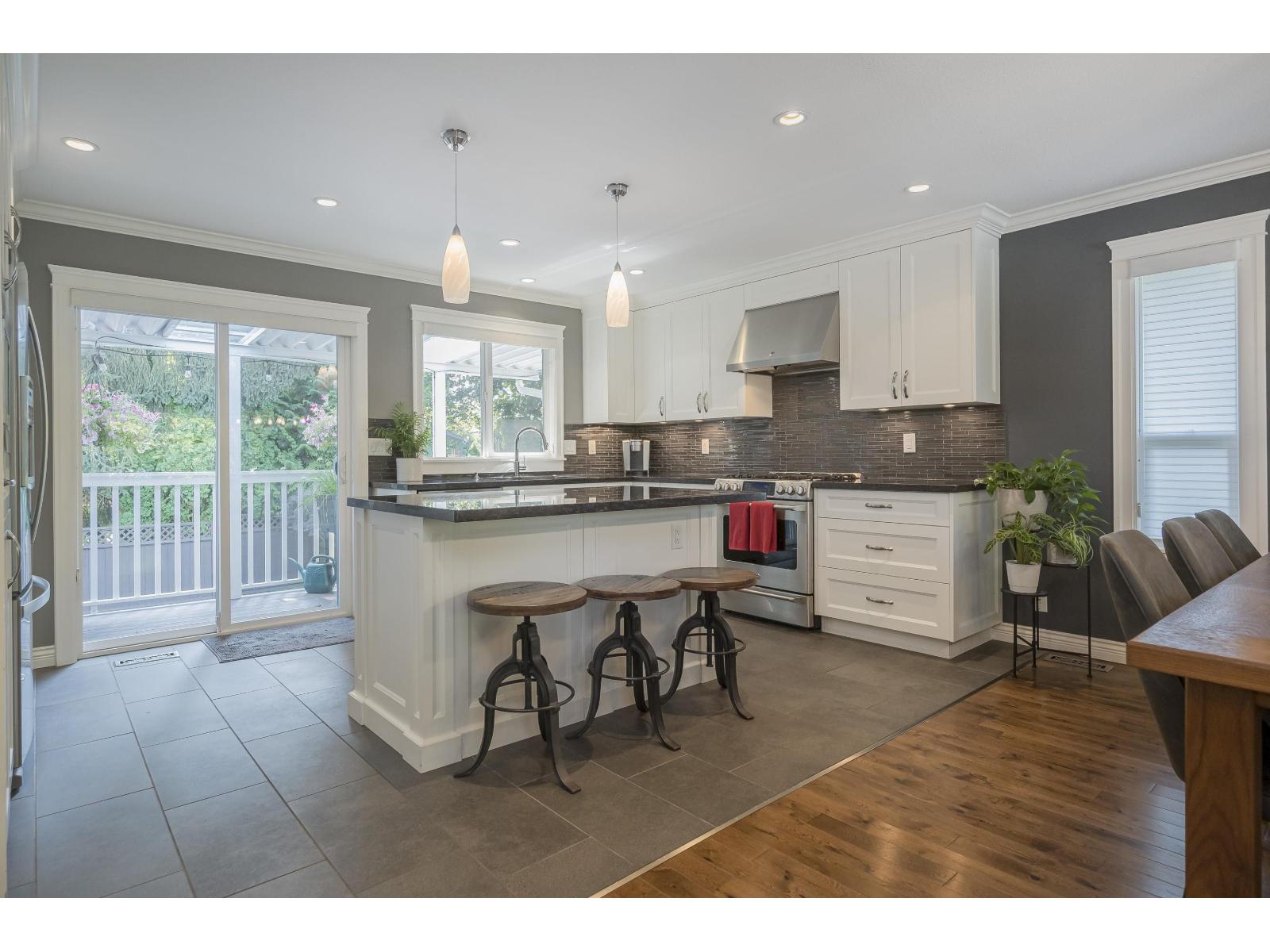 Photo 11 of 21242 94 B Avenue, Langley BC