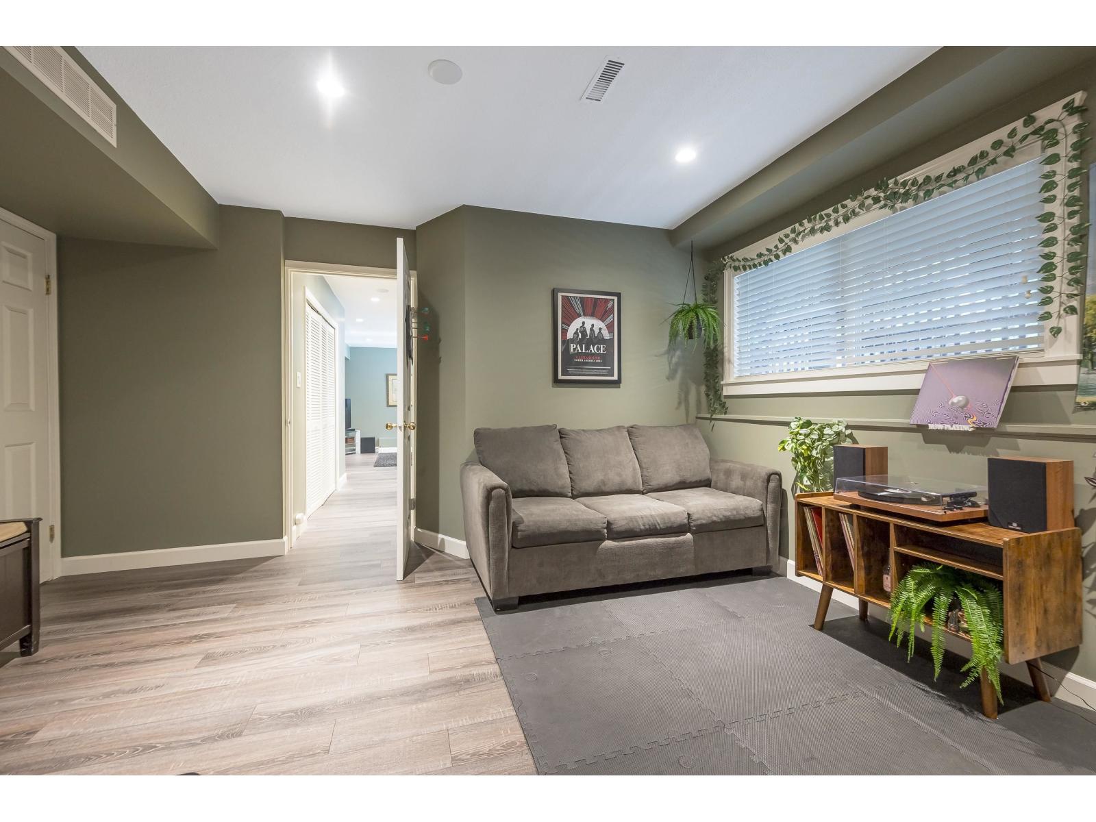 Photo 26 of 21242 94 B Avenue, Langley BC