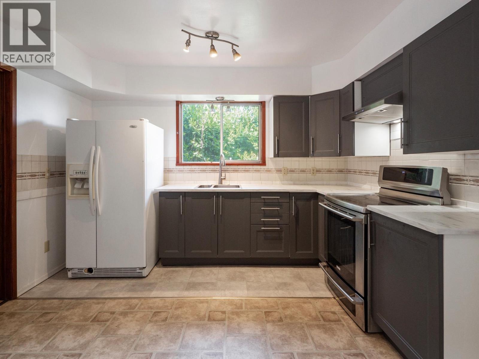 642 GOWER POINT ROAD, Gibsons