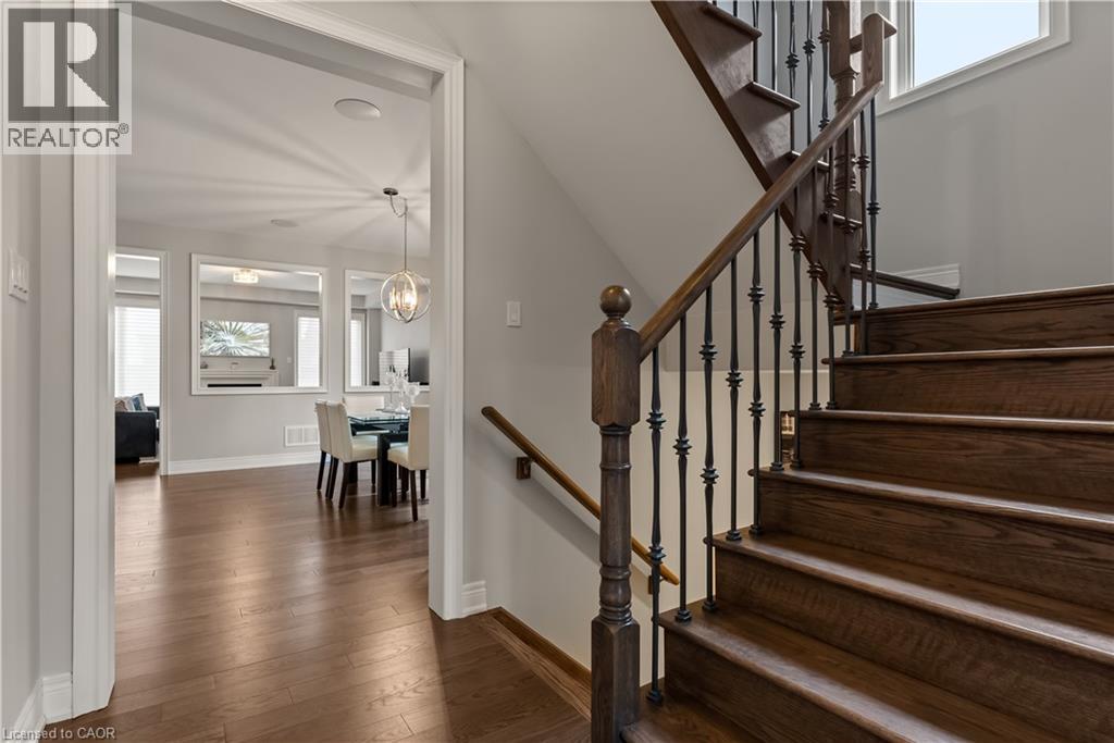 Photo 6 of 129 Fingland Crescent, Waterdown ON