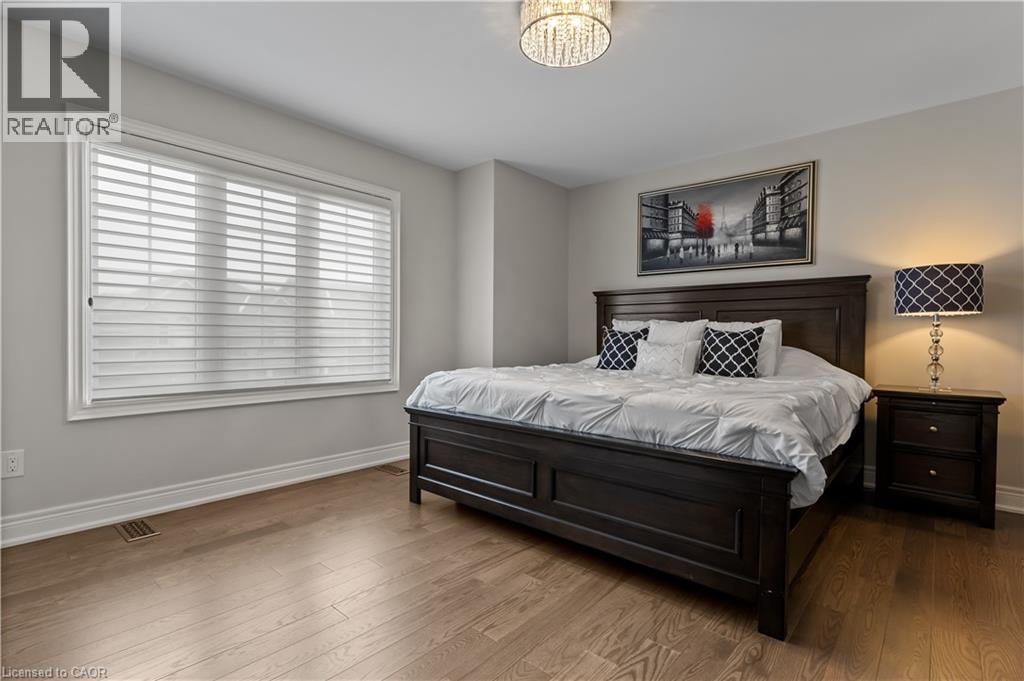 Photo 25 of 129 Fingland Crescent, Waterdown ON