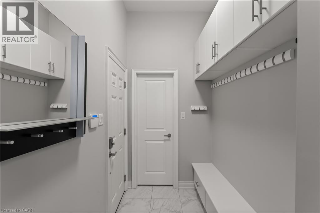 Photo 21 of 129 Fingland Crescent, Waterdown ON