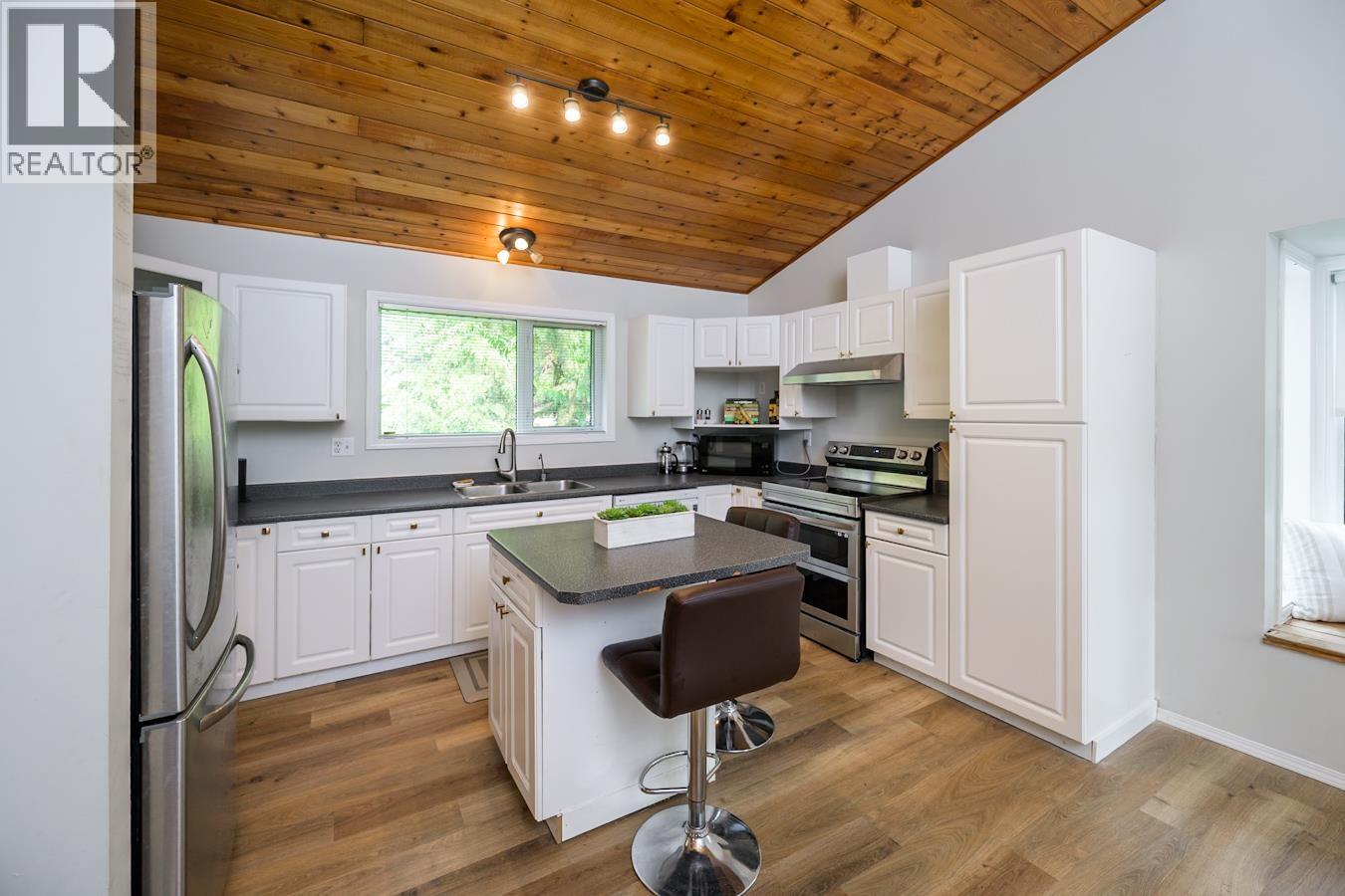 Photo 11 of 3917 Gilbert Drive, Prince George BC