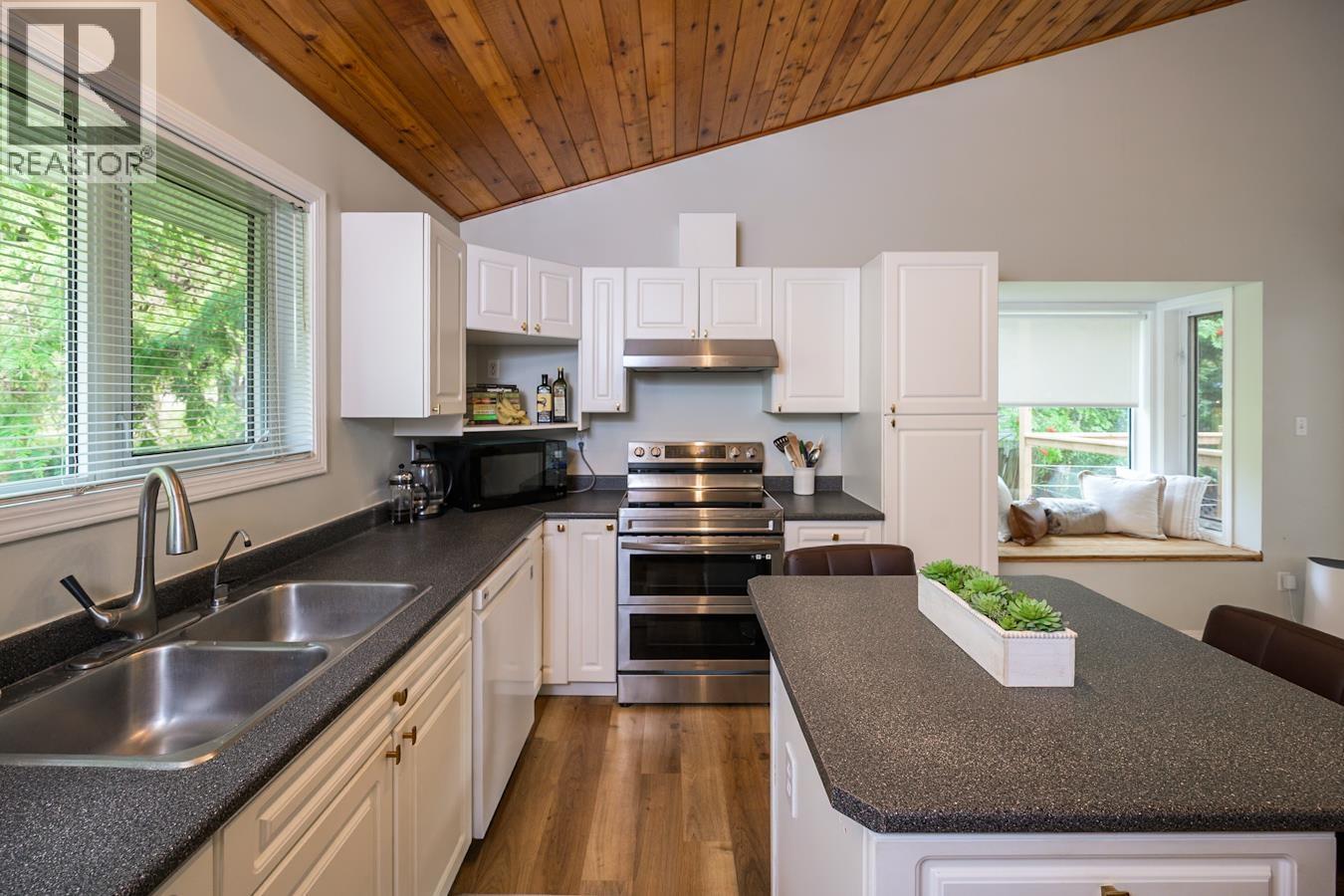 Photo 9 of 3917 Gilbert Drive, Prince George BC