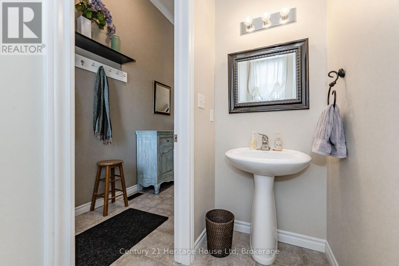 Photo 17 of 116 Creighton Avenue, Guelph ON