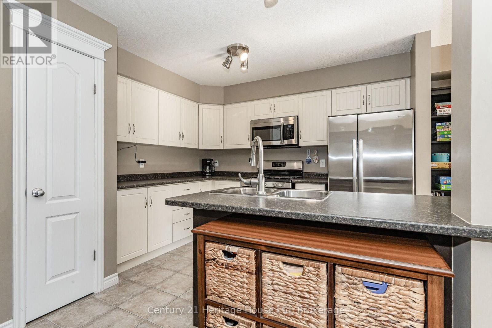 Photo 9 of 116 Creighton Avenue, Guelph ON