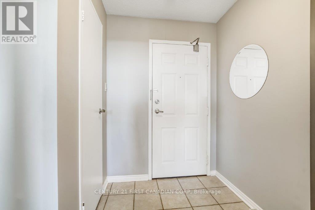 Photo 3 of 909 1600 Adelaide Street N, London North ON
