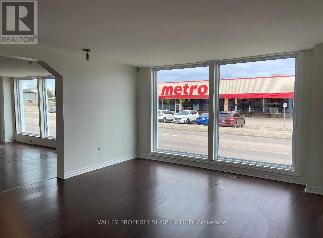 Photo 2 of 472 Pembroke Street E, Pembroke ON