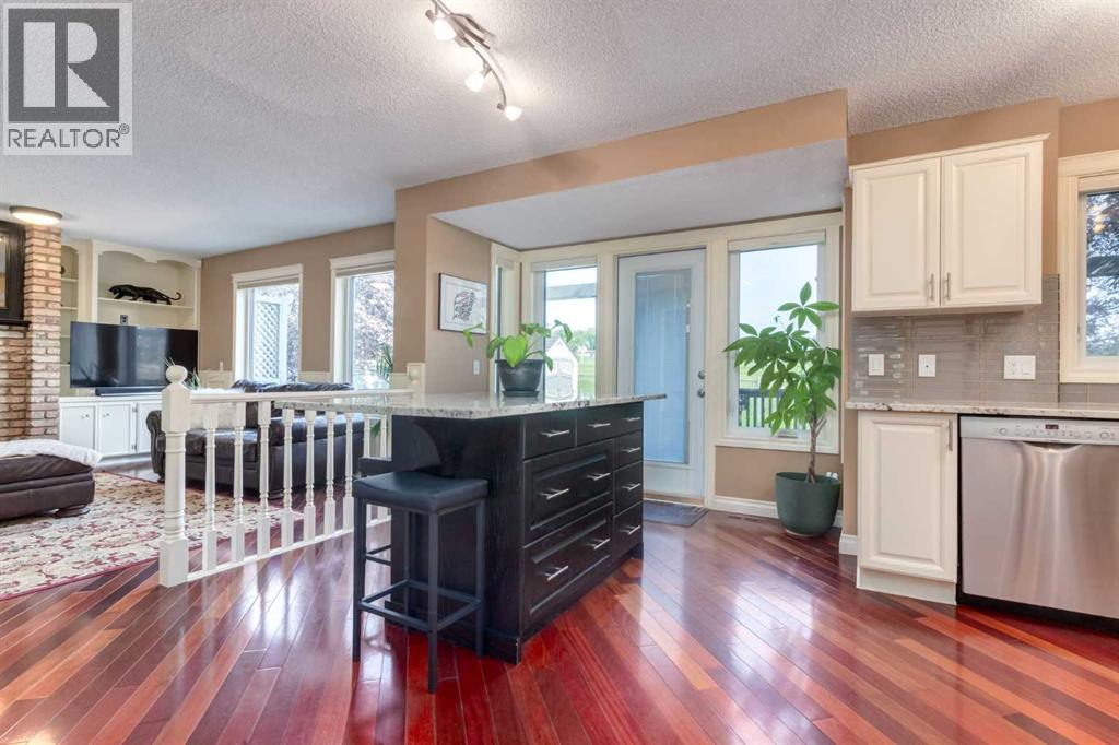 Photo 14 of 101 Scripps Landing Nw, Calgary AB